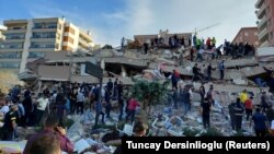 Potraga za preživelima u ruševinama u Izmiru, 30. oktobar