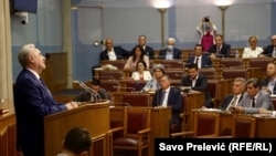 Premijerskom satu 29. jula, tokom kojeg predsjednik Vlade Zdravko Krivokapić odgovara na pitanja poslanika, nisu prisustvovali poslanici Demokratskog fronta