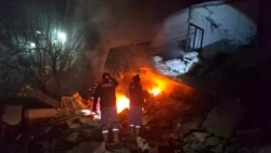 حضور امدادگران در دهکده‌ای در جنوب لبنان پس از حملات اسرائیل