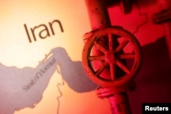 Иллюстрацияда Ҳормуз бўғози, Эрон харитаси ва нефть қувури тасвирланган.