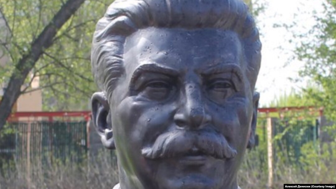 Stalinin Novosibirsk şəhərindəki büstü