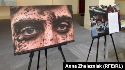 «Тут є речі реальних людей, медиків, куртка військового – це нагадування, що війна йде не лише поміж військових, Росія бомбардує і нищить цивільних» – Ростислав Прокоп’юк