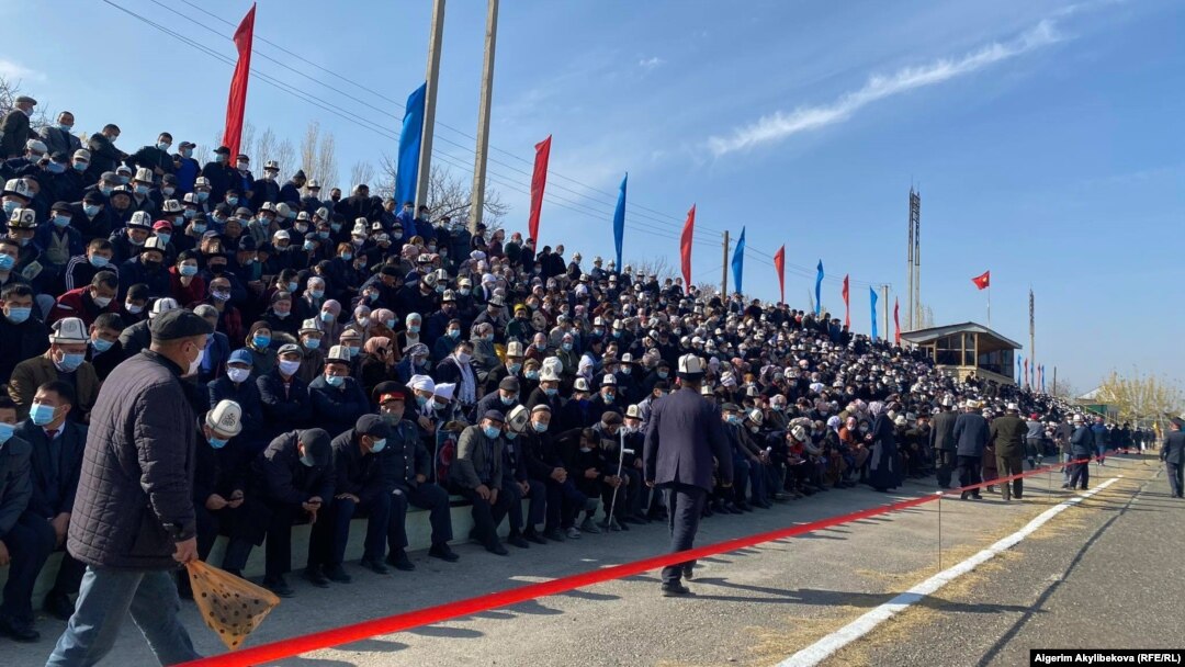 Стадионго чогулган эл, 2-ноябрь, 2020-жыл. 
