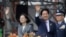Noul președinte din Taiwan, Lai Ching-te (în centru) și fosta președintă, Tsai Ing-we, la ceremonia de inaugurare ținută la 20 mai la Taipei. 