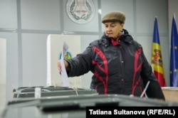 Cetăţenii Republicii Moldova pot vota duminică atât pentru alegerea preşedintelui cât şi la Referendumul privind integrarea ţării în UE.