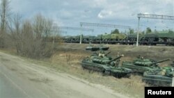 Російська військова техніка біля залізничної станції на околиці Воронежу 6 квітня 2021 року – куди її стільки везуть?