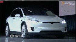 Компанія Tesla презентувала в Каліфорнії електричний кроссовер Model Х