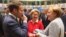 Ursula von der Leyen, Angela Merkel și Emmanuel Macron în timpul unui sumit de la Bruxelles, înainte de pandemia de coronavirus