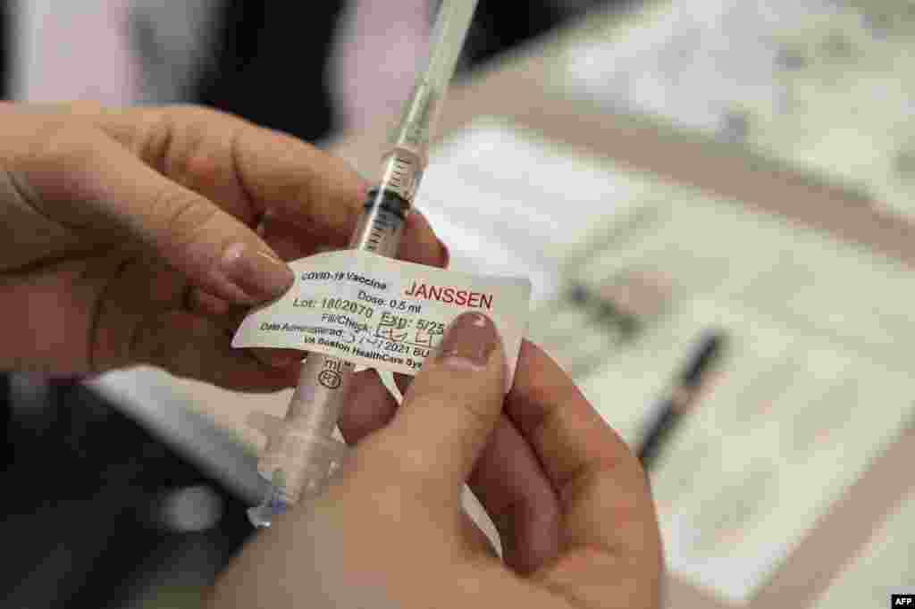 ЕУ - Европската комисија даде условно одобрение за употреба на вакцината против ковид-19 на американскиот производител Џонсон и Џонсон, која за разлика од другите досега одобрени вакцини, се дава само во една доза.