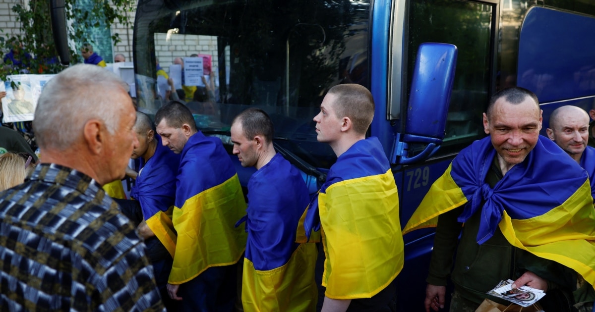 Rusia dhe Ukraina këmbejnë qindra ushtarë në ditën e dytë të këmbimit të burgosurve të luftës