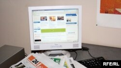 Слухи о слиянии двух интернет-провайдеров породили массу кривотолков в СМИ. По прогнозам специалистов, появление монополии на рынке неминуемо приведет к разорению мелких провайдеров и ухудшению качества предоставляемых услуг