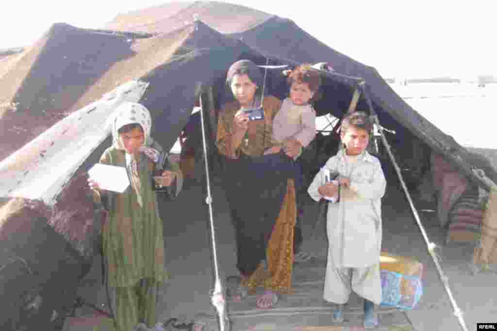 In Shindand, Afghan nomadic tribes were also among the recipients. Here a picture from a camp of Kuchi nomads, most of which are illiterate and do not have permanent housing, so the radio is the only feasible way for them to stay informed. 