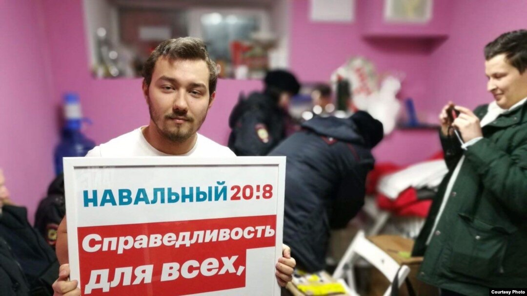 Волонтер штаба оппозиционера Алексея Навального (архивное фото)