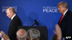 Vladimir Putin və Donald Tramp Alyaska sammitindən sonra birgə mətbuat konfransında.