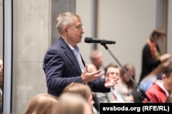 Пытаньне з залі ад Аляксандра Лукашука