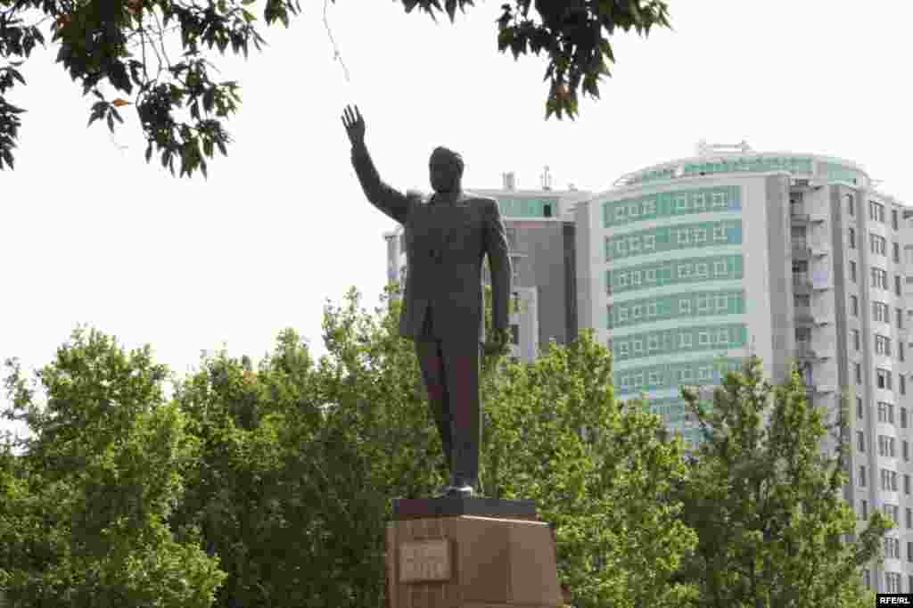 Bakı heykəllərinin ürəyindən nə keçir? #21