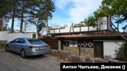 Разрушаването на т.нар. „сараи“ в квартал „Бояна“, 3 ноември 2025 г. Автор на снимката е Антон Чалъков от „Дневник“.