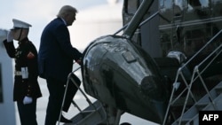 Президент США Дональд Трамп сідає на борт вертольота на авіабазі «Ендрюс» у штаті Меріленд, прямуючи до Кемп-Девіда, 19 червня 2026 року