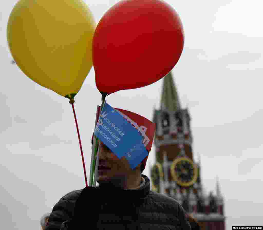 Красная площадь. В ожидании своих. Парад профсоюзов.&nbsp;