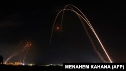Небо над израильским городом Ашдод во время обстрела