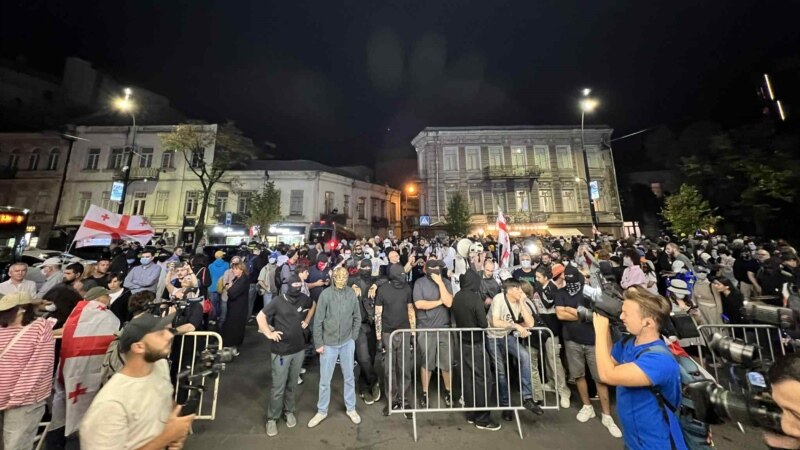 კალაძის საარჩევნო შტაბთან მორიგი აქცია ჩატარდა - შემდეგ დემონსტრაცია პარლამენტისკენ წავიდა