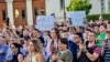 Кадър от протеста в София срещу решението на съда да остави варненския кмет Благомир Коцев в ареста, 18 юли 2025 г.