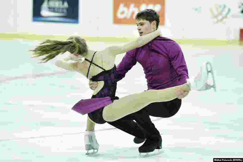 Alisa Efimova and Alexander Korovin iz Rusije tokom nastupa na Međunarodnom natjecanju u umjetničkom klizanju "Sarajevo Open 2016"