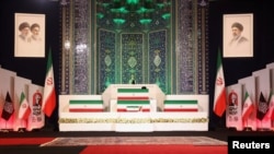 د ایت الله خامنه ای او دهغه د کورنۍ د ځینو غړو تابوتونه د تهران مصلا ته انتقال شول