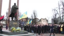 Понад 300 львів’ян зібралися на віче з нагоди річниці від дня народження Бандери – відео