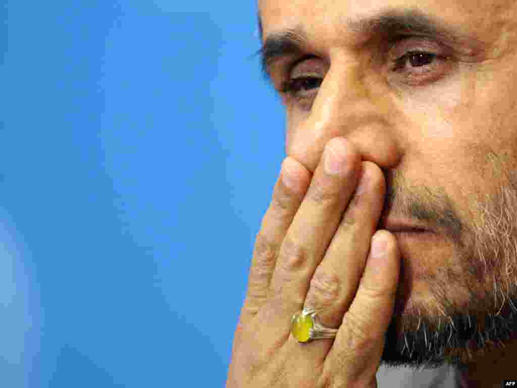 Švicarska - Press konferencija iranskog predsjednika - Na press konferenciji Ahmadinejad je one koji su napustili skup nazvao rasistima.