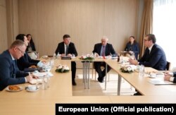 Takimi i parë ndërmjet kryemnistrit të Kosovës, Albin Kurti, dhe presidentit të Serbisë, Aleksandar Vuçiq, në kuadër të dialogut në Bruksel.
