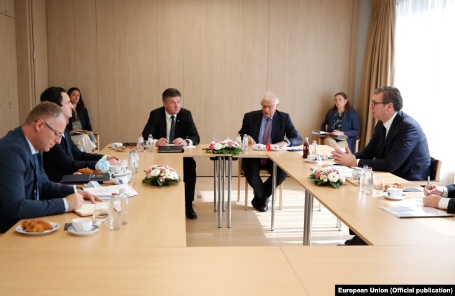 Takimi i parë ndërmjet kryemnistrit të Kosovës, Albin Kurti, dhe presidentit të Serbisë, Aleksandar Vuçiq, në kuadër të dialogut në Bruksel.