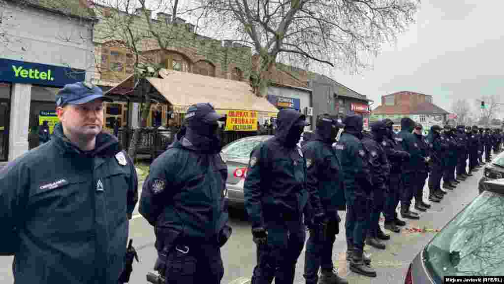 Kordon ispred ugostiteljskog objekta u Kuli, 29. mart 2026.