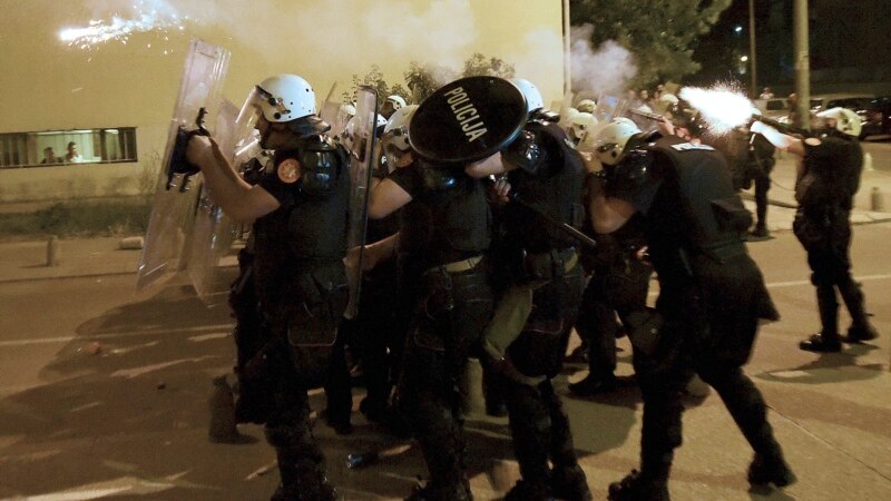 Policia malazeze arreston dhjetëra protestues pro-serbë