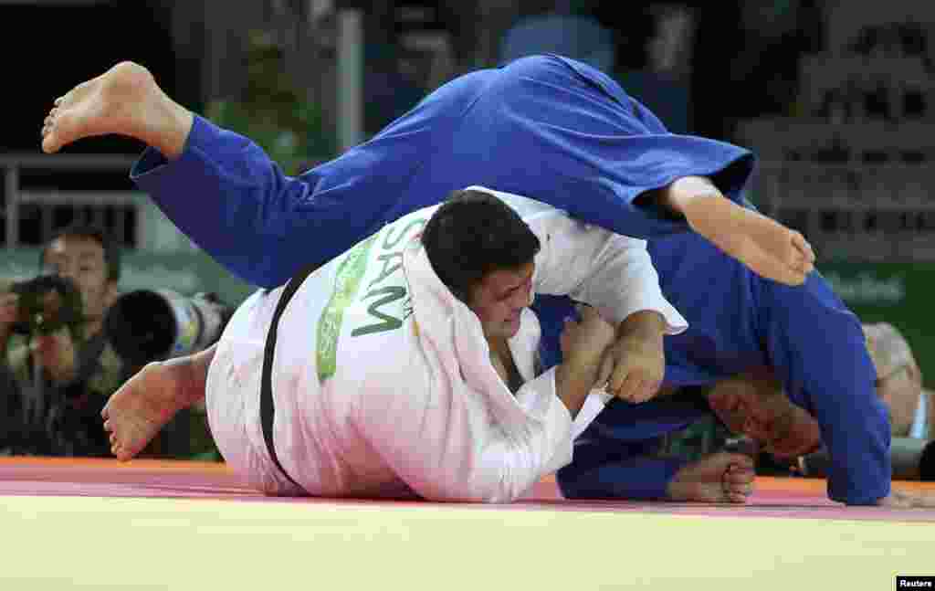 Derek Sua of Samoa and Abdullo Tangriev of Uzbekistan compete in the preliminary rounds of men&#39;s 100+ kilogram judo.