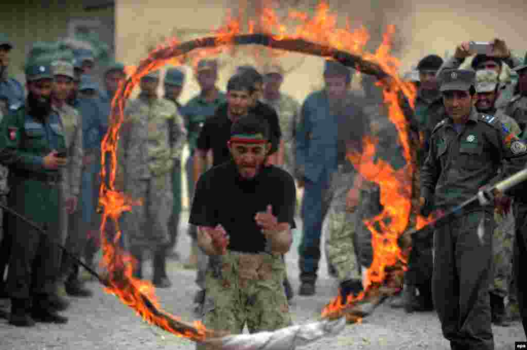 Afghan security officials perform during their graduation ceremony in Nangarhar Province. (epa/Ghulamullah Habibi)