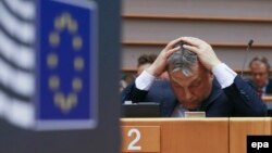 Premierul maghiar Viktor Orbán, criticat de euro-deputați în Parlamentul European, Bruxelles, 26 aprilie, 2016