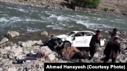 موتری که در پنجشیر امروز چهارشنبه اول اسد از سرک منحر شد و باعث هلاکت چهار تن گردید.