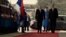 Predsednik Azerbejdžana Ilham Alijev sa Vučićem na svečanom dočeku ispred Palate Srbija u Beogradu, 15. februar 2026.