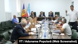 Membrii Adunării Populare de la Comrat, votând pe 17 august pentru a declara vacantă funcția de bașcan al autonomiei găgăuze