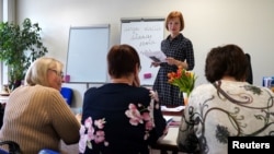 Russian citizens attend a Latvian language class in Riga. To continue living in country, many Russian nationals must apply for permanent residence status and prove a decent knowledge of Latvian. (file photo)