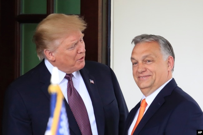 Donald Trump (majtas) dhe Viktor Orban