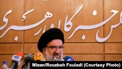 احتمالا منظور احمد خاتمی از منع فعالیت‌ شبکه‌های اجتماعی خارجی، فیلتر کردن اینستاگرام است. 