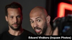 Tristan (lijevo) i Andrew Tate u Bukureštu, Rumunija, 21. marta 2025.