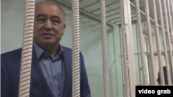 Омурбек Текебаев, лидер кыргызской оппозиционной партии «Ата Мекен», в суде. Бишкек, 5 июня 2017 года. 