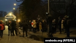 Журналісты ля амэрыканскай амбасады ў Вільні, 13 сьнежня 2025 году