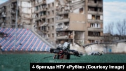 FPV-дрон на стадионе в Доброполье