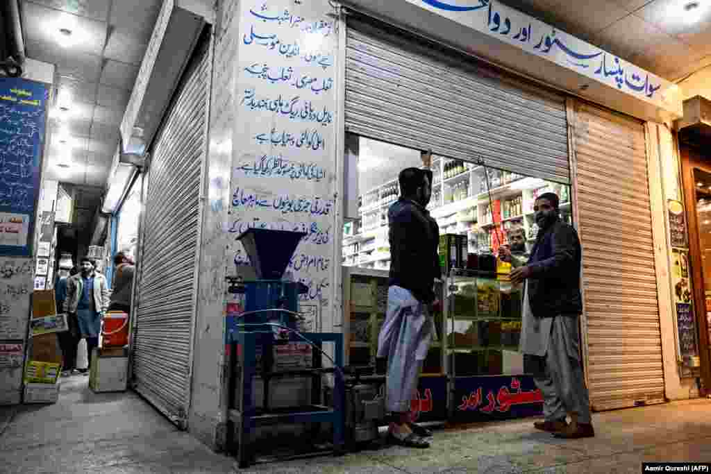 Shopkeepers in Islamabad, Pakistan, close their businesses early on April 7.Pakistan's government mandated on April 6 that markets and shopping malls close by 8 p.m. as part of energy conservation measures.