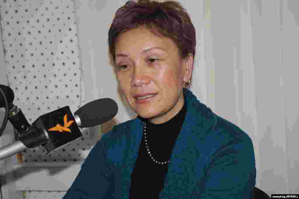 УКМК Социалдык өнүктүрүү министрлигинин департамент башчысы Гүлнара Дербишеваны пара алган деген шек менен камакка алды.