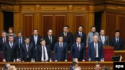 Новоизбранные министры во время заседания Верховной Рады Украины, 14 апреля 2016 года